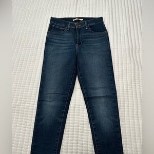 720 Women Levi’s high rise super skinny - 27